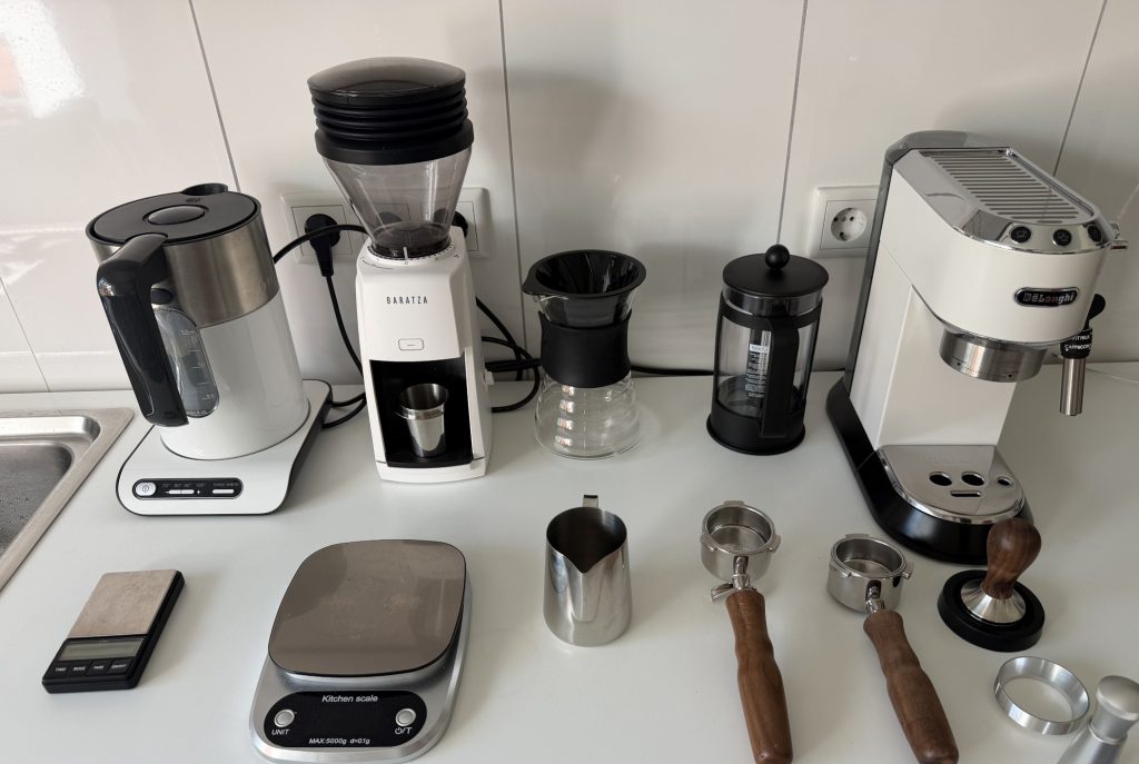 Geräte und Zubehör für die Kaffeezubereitung von Espresso, Pour Over und French Press